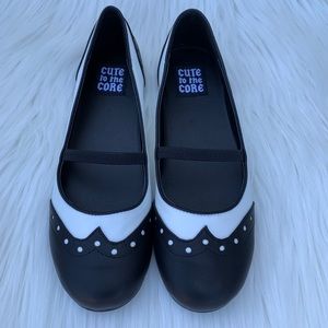 Cute to the Core black and white ballet flats SZ 9